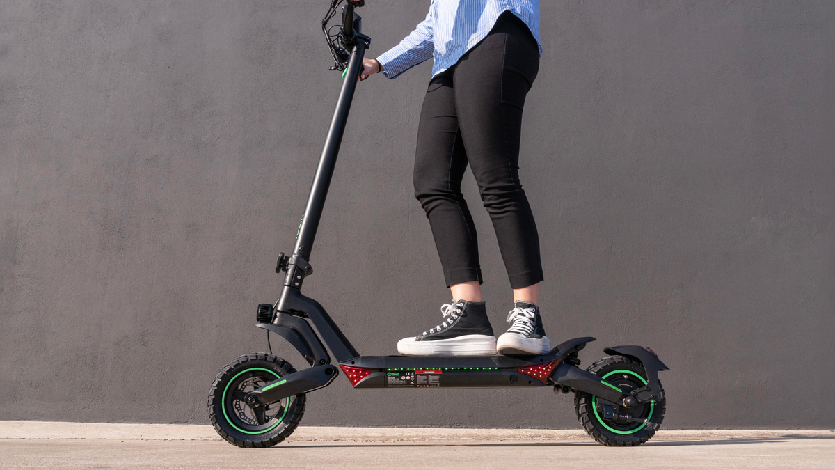 Renfe vuelve a permitir los patinetes eléctricos en sus trenes: todo lo que debes saber