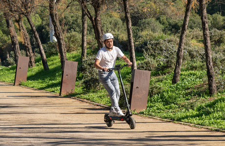 Accesorios imprescindibles para personalizar tu patinete eléctrico Youin